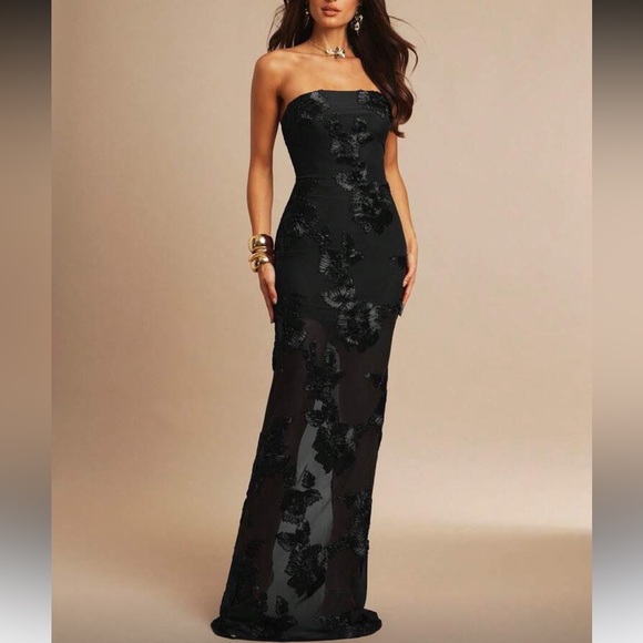Elegant Black Strapless Evening Gown